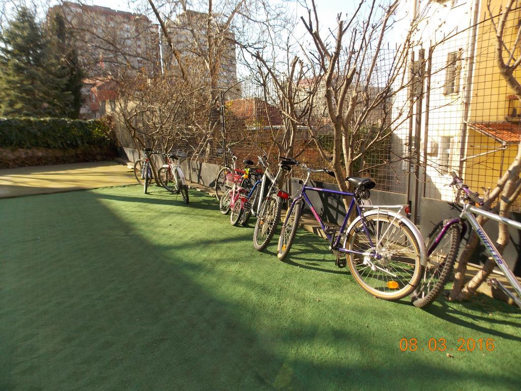 Guest House Miss Depolo Belgrado Exterior foto